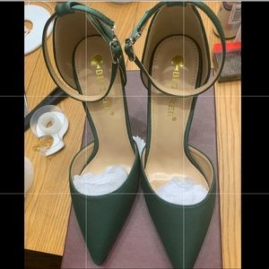 NEW!  Sz 6.5 Satin pointed toe green heels